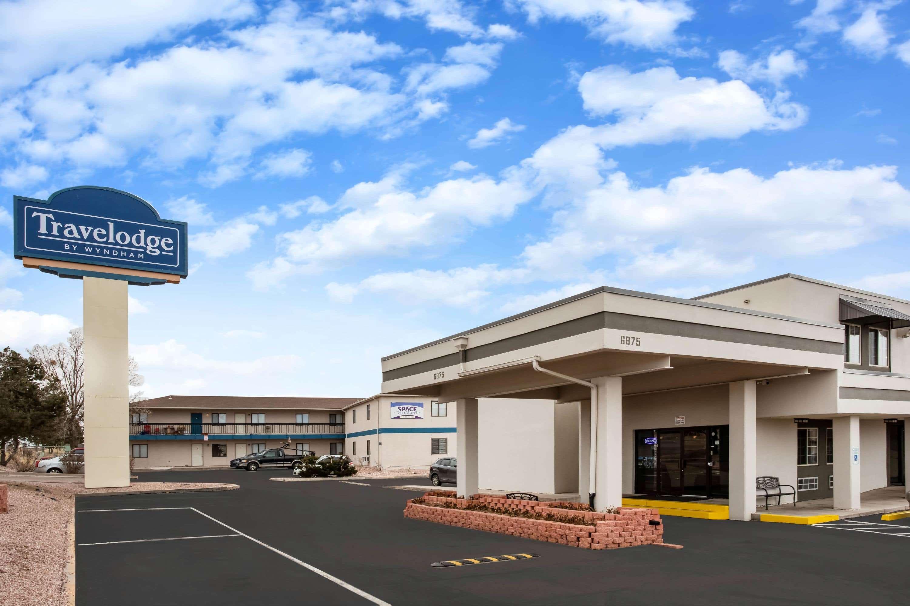 Travelodge By Wyndham Colorado Springs Airport/Peterson Afb Buitenkant foto